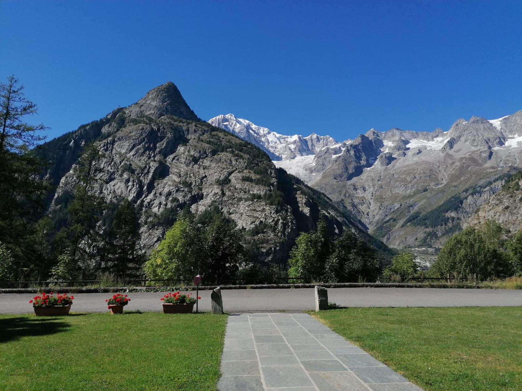 Le Reve Bed and Breakfast Courmayeur Buitenkant foto